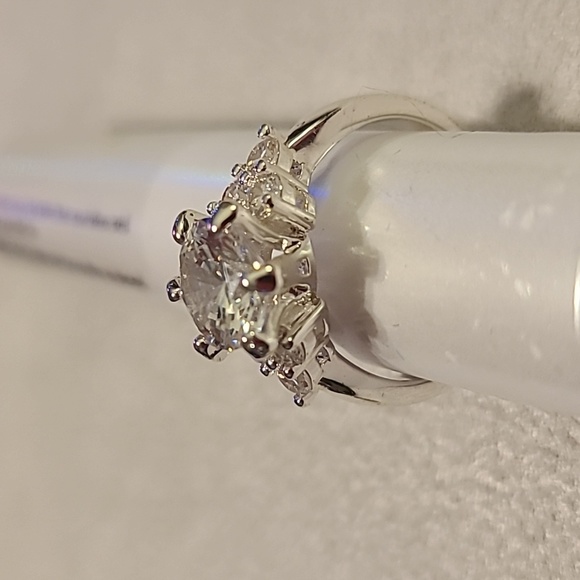 4 RING BUNDLE OF FASHION RINGS ALL SIZE 7 - Picture 8 of 16